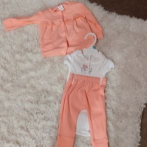 3 piece set never worn ,pants shirt and onesie soon cute 6 months